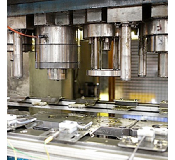 น้ำมันปั้มขึ้นรูปชิ้นงานโลหะ