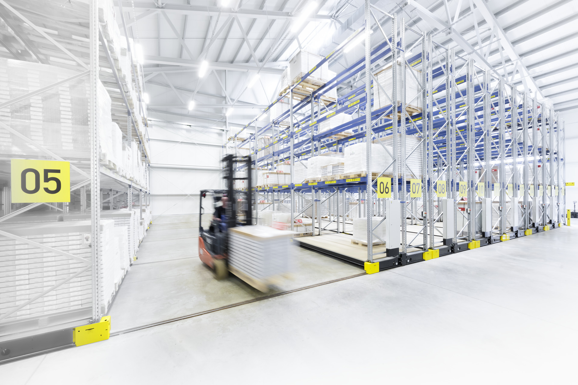 สินค้าอุตสาหกรรม SSI SCHAEFER’s mobile racks are the ideal solution